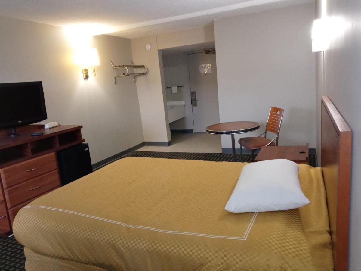Peachtree Inn & Suites โดราวิลล์ ภายนอก รูปภาพ