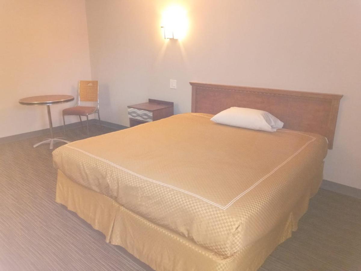 Peachtree Inn & Suites โดราวิลล์ ภายนอก รูปภาพ